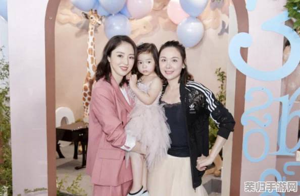 湖南披风少年爱老妈，感动无数网友的温情故事与亲情传递引发热议