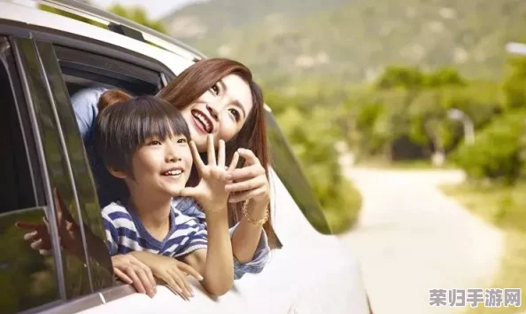 色多多色多多：畅享夏日清凉，尽情释放你的个性与魅力！