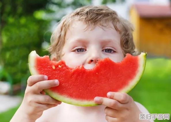 困困进入桃子里，感受夏日清凉与甜蜜的奇妙旅程