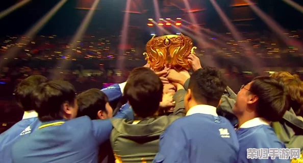 探秘FMVP荣耀之路：历届冠军英雄专属皮肤背后的传奇玩家是谁？