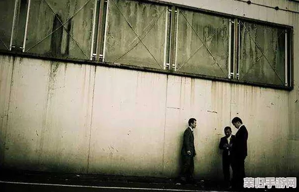 黑社区爆料：揭示隐藏在城市角落的真实故事与不为人知的秘密生活