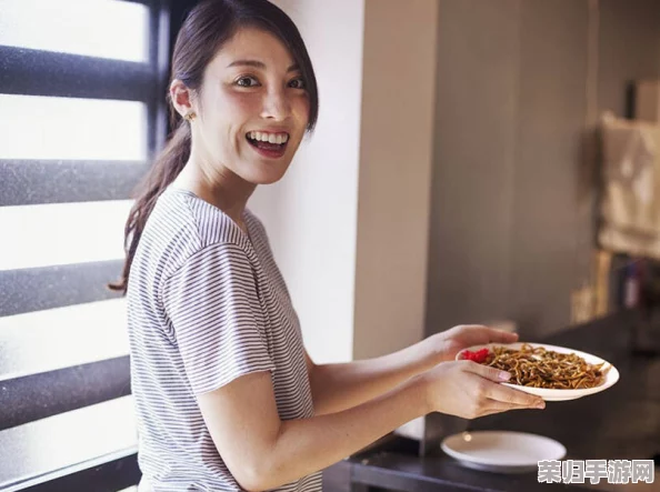 北岛玲突撃隣のマンご饭在线，感受美食与邻里温情的完美结合