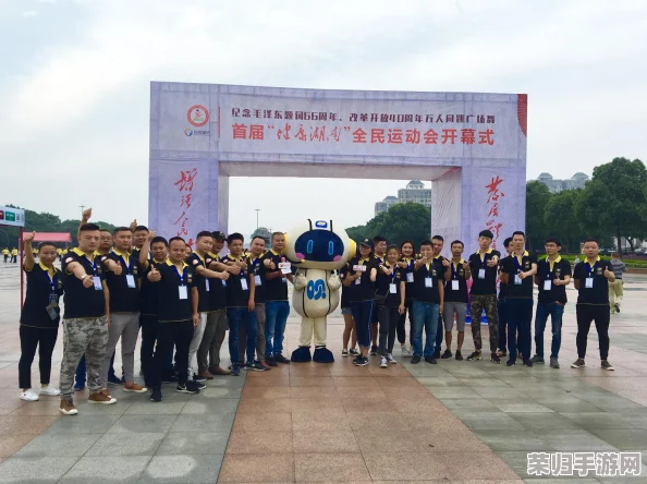美国人疯狂打扑克：这项游戏不仅考验智力，更是社交与策略的完美结合！