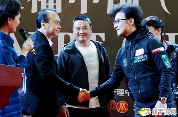 美国人疯狂打扑克：这项游戏不仅考验智力，更是社交与策略的完美结合！