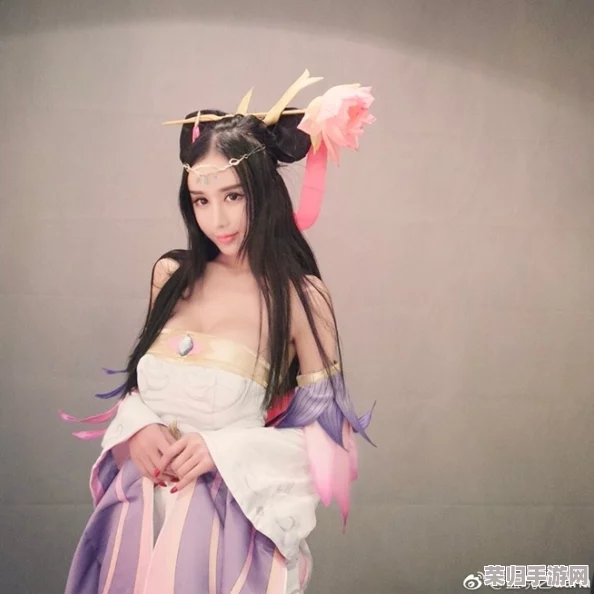 王者荣耀美女被玩家疯狂追捧，游戏内外的魅力引发热议！