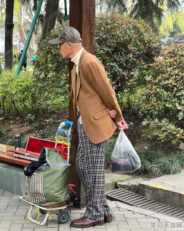 娇小12一15×ⅩⅩⅩⅩⅩ，穿搭技巧与时尚潮流的完美结合，让你成为街头焦点！