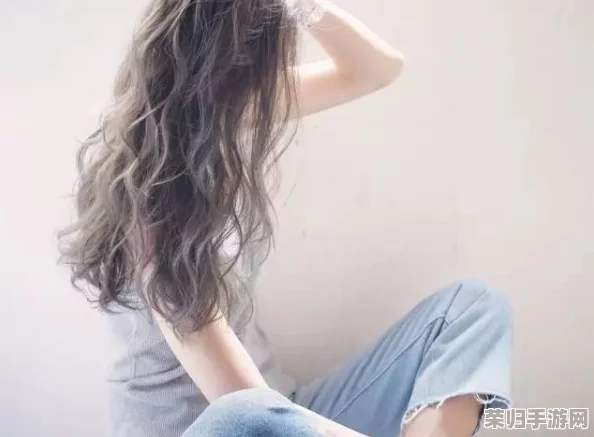 多毛的亚洲人毛茸茸：如何在时尚界找到自信与个性之美