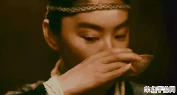 云缨流眼泪翻白眼咬铁球图片,展现了角色的复杂情感与独特魅力,让人印象深刻 云缨流眼泪翻白眼咬铁球图片,展现了角色的复杂情感与独特魅力,让人印象深刻
