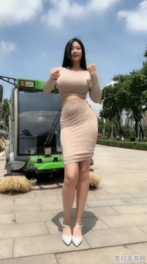 成熟丰满多毛大隐户的魅力：展现独特风情与自信之美，令人心动不已