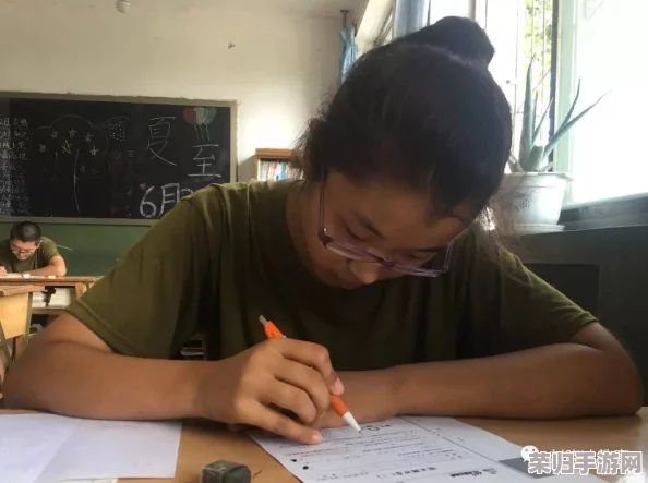 张婉莹自己用笔，书写青春梦想与奋斗历程的真实故事