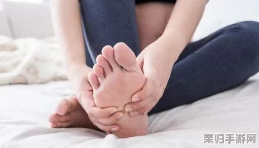 光脚踢男生睾丸的脚感有多好?网友分享真实体验与奇妙感受,揭示痛快与惊喜的交织! 光脚踢男生睾丸的脚感有多好?网友分享真实体验与奇妙感受,揭示痛快与惊喜的交织!