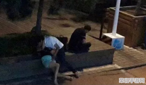 东北老女人被躁的噢噢叫，展现了生活中的真实与激情，引发人们对情感表达的深思