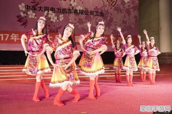 “苏清歌秦可欣夏晴子闹元宵，一场绚丽多彩的元宵盛会带来的热烈享受与深刻共鸣”