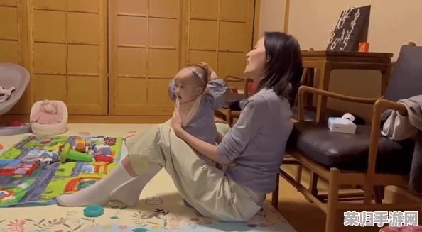 一小孩半夜喂女孩吃押,网友热议:这是什么操作? 一小孩半夜喂女孩吃押,网友热议:这是什么操作?