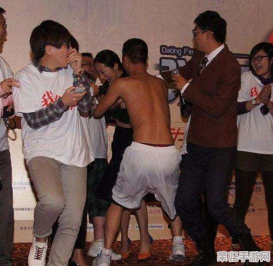 裸男互摸Gay脱裤子自慰,网友评价:这种行为真是大胆,令人既惊讶又好奇,难以想象他们的心态。 裸男互摸Gay脱裤子自慰,网友评价:这种行为真是大胆,令人既惊讶又好奇,难以想象他们的心态。