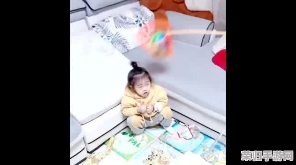 纸巾盒拿我的妹妹做实验2,网友:这样做有点过分,不太好吧! 纸巾盒拿我的妹妹做实验2,网友:这样做有点过分,不太好吧!