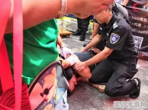 灌水按压肚子哭，网友评价：这种极端做法实在让人心痛，真的不值得！