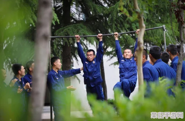 武汉消防员肌肉双龙：展现勇气与力量的背后故事，激励无数人追求梦想与坚持信念