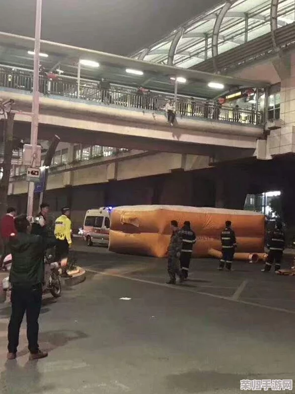 武汉消防员肌肉双龙：展现勇气与力量的背后故事，激励无数人追求梦想与坚持信念