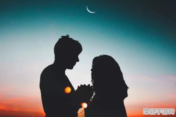 “两男一女的开放式婚姻：现代爱情观与多元关系的挑战与机遇”