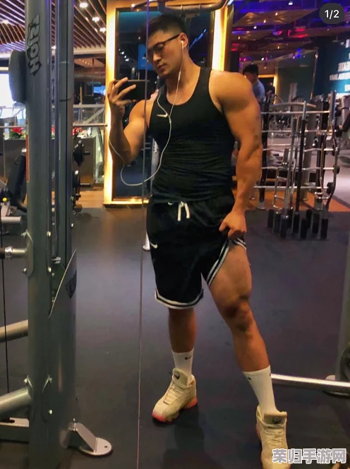 GaYGAYS 白袜体育生：汗水与荷尔蒙的碰撞，运动场上的青春激情四射