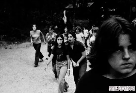 瘦长鬼影：资深玩家进阶指南，全面解锁游戏攻略与逃脱策略