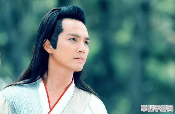 独家风尚指南：逆水寒手游秦时明月系列时装个性化染色创意搭配推荐